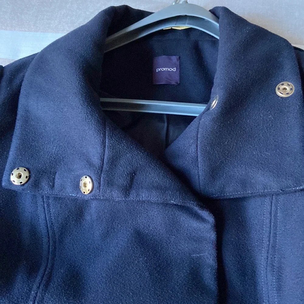 Coat - Picture 5 of 5